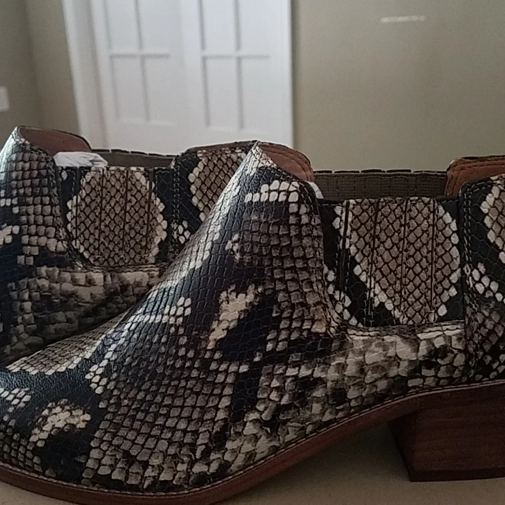 NEW Madewell Embossed Leather Chelsea Snake Print Boot Booties 7
